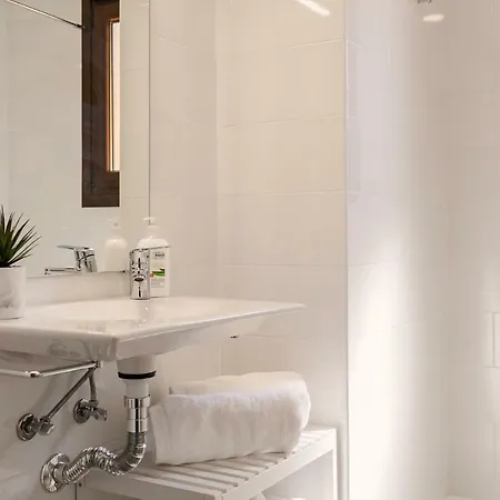 Domus Apartment *